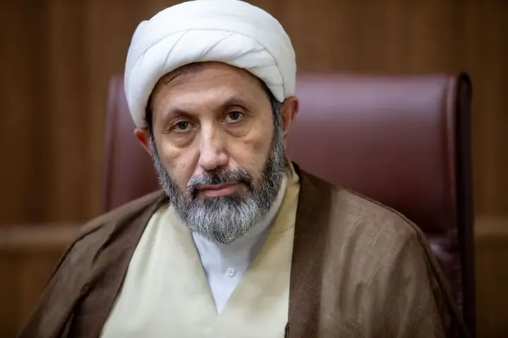 زن؛ از کالایی در اندیشه غرب تا محور جامعه‌پذیری در دین اسلامی