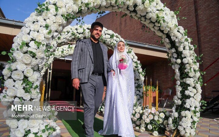 ۲۵۰ عروس و داماد دانشجو در کاروان شادی سفید، هدیه ویژه مشهد را دریافت کردند!