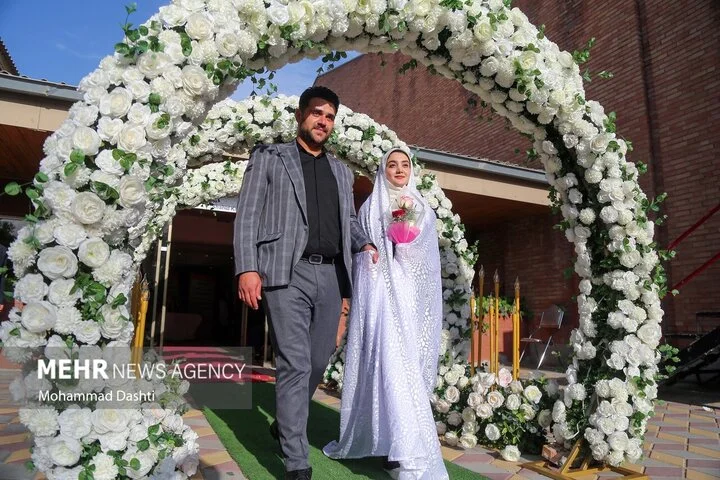 ۲۵۰ عروس و داماد دانشجو در کاروان شادی سفید، هدیه ویژه مشهد را دریافت کردند!