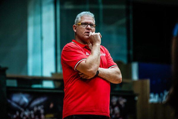 بازگشت غیرمنتظره سرمربی تیم ملی بسکتبال برای نشست حساس با داوری در ایران