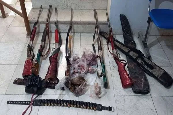 کشف ۱۴ قبضه سلاح غیرمجاز و ۵۶ لاشه جانوری در مازندران؛ مأموران حفاظت وارد عمل شدند