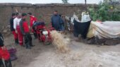 امدادرسانی فوری به ۷۰۰ خانوار گرفتار در سیلاب میناب؛ وضعیت اضطراری همچنان ادامه دارد