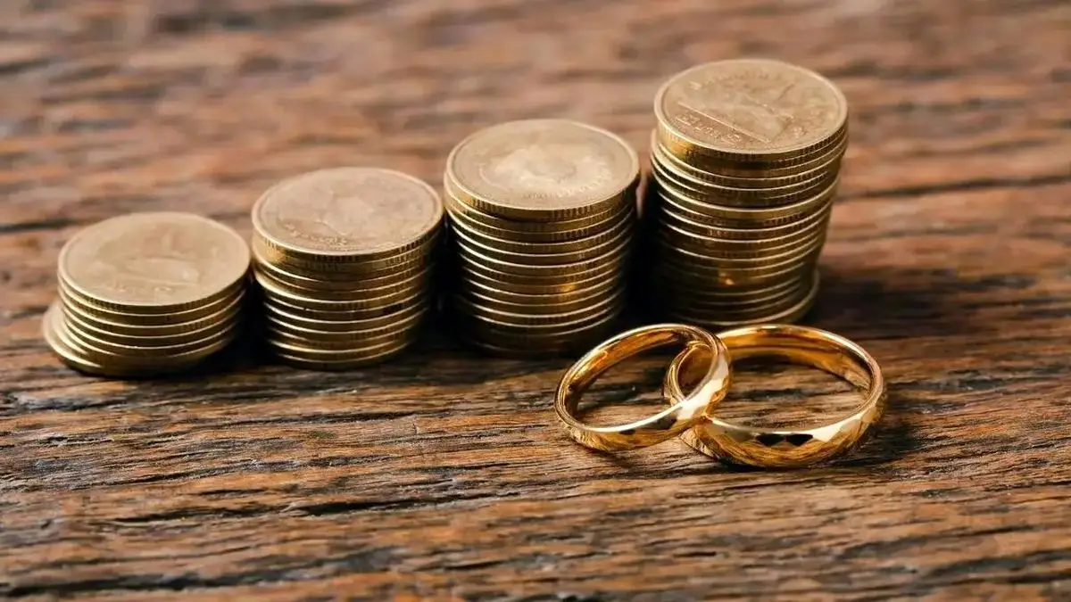 معترضان قانون مهریه با لباس زندان مقابل مجلس، صحنه‌ای متفاوت خلق کردند - وب‌گردی