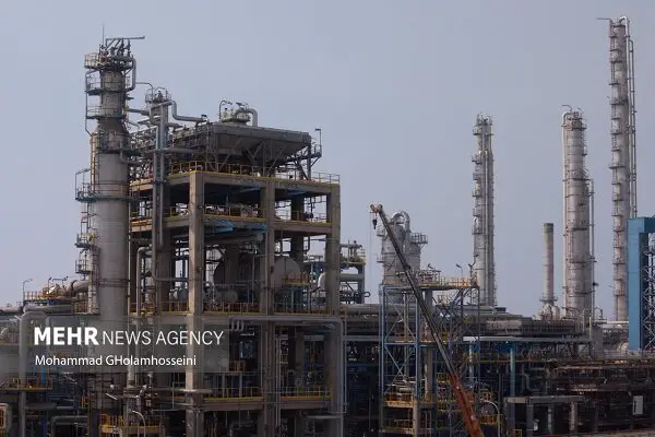 کارگروه وزارت نفت تصمیم گرفت: مدیریت ویژه خوراک پتروشیمی‌ها در روزهای سرد