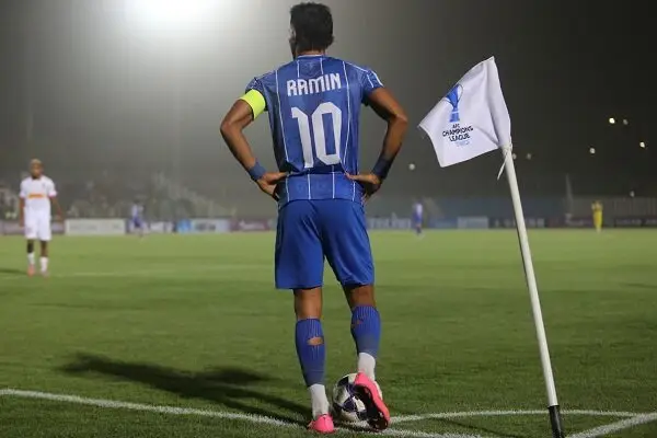 بازیکن مازاد استقلال با چهره‌ای جدید در تمرینات + عکس