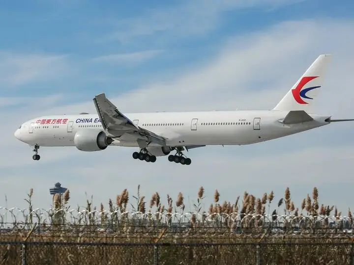 فرود اضطراری پرواز زاهدان به جده در شیراز به دلیل ناراحتی قلبی مسافر!