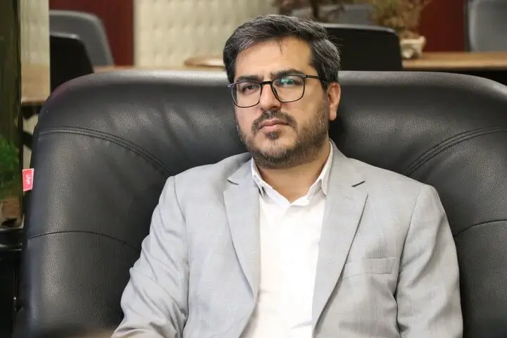 فرخ‌زاده افشا کرد: بی‌نظمی رانندگان عامل اصلی ترافیک سنگین شیراز است، نه کمبود پارکینگ!