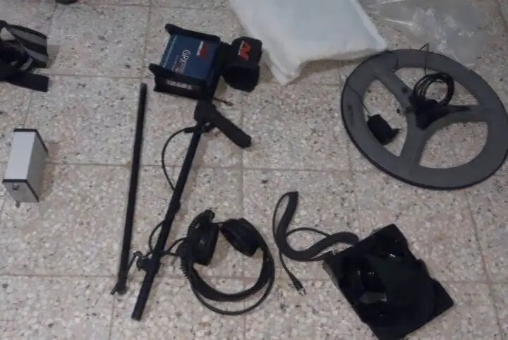 کشف سه دستگاه فلزیاب غیرمجاز در جواهردشت؛ فرمانده میراث‌فرهنگی هشدار داد