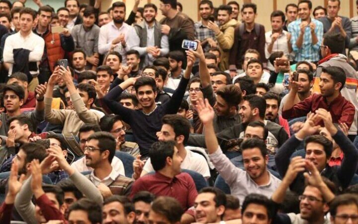 آغاز ثبت‌نام جایزه «جوان سال ۱۴۰۴» از اول دی؛ فرصتی طلایی برای جوانان سراسر کشور!