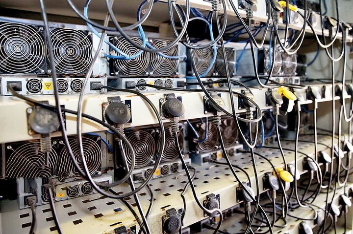 کشف ۴ دستگاه ماینر غیرمجاز در خانه‌ای روستایی گچساران؛ هشدار مدیر برق استان