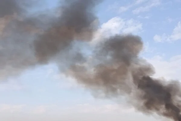 دود غلیظ کمربندی اسالم از نشت خطرناک بنزین؛ آتش‌سوزی مهار شد!