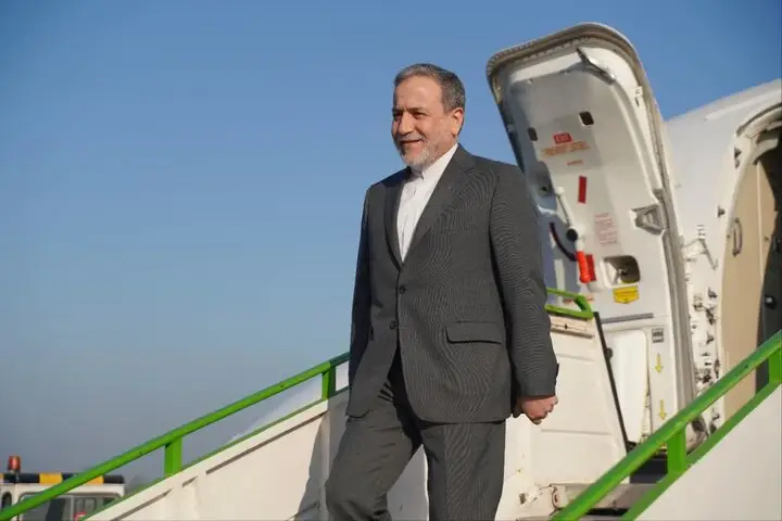 سید عباس عراقچی با استقبال رسمی وارد اصفهان شد؛ برنامه‌های ویژه در راه است!