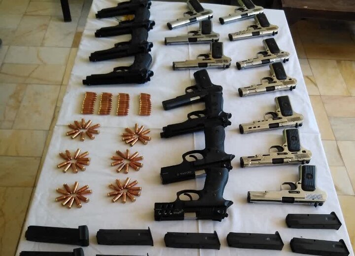 کشف ۴۰ کلت آمریکایی و ۸۰ خشاب در عملیات ضربتی پلیس سیستان و بلوچستان