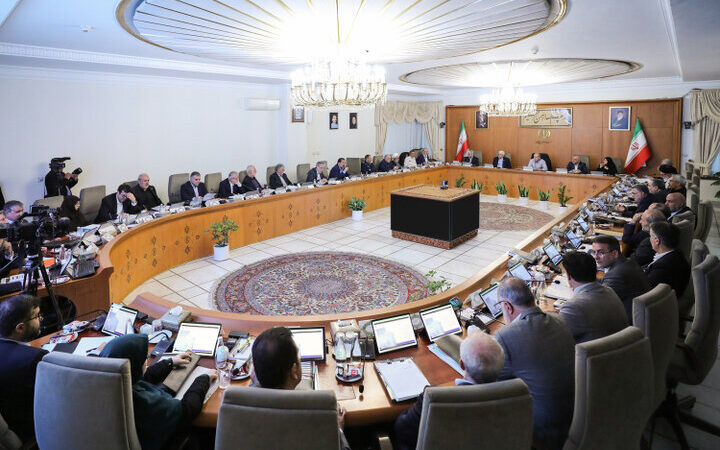 سیاست تعویق؛ حکمرانی در بن‌بست تصمیم‌گیری که کشور را معلق نگه داشت!