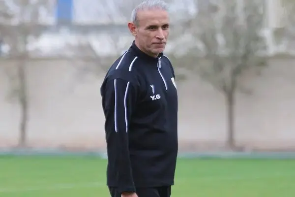 اعتراض جنجالی یحیی گل‌محمدی و صدرنشینی جنجالی سپاهان در اهواز!