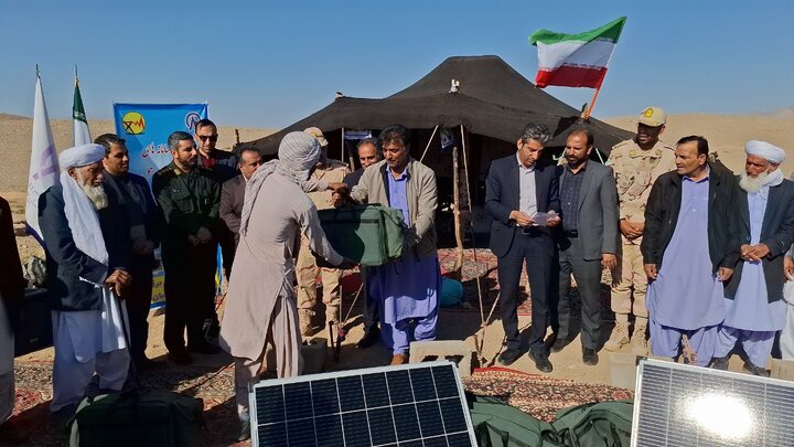 اهدای بیش از ۱۷۰ پنل خورشیدی متحرک به عشایر درمیان؛ تحول در کوچ فصلی با انرژی پاک