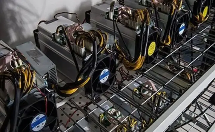 شکار ۶ دستگاه ماینر غیرمجاز در کرمانشاه؛ پلیس وارد عمل شد!