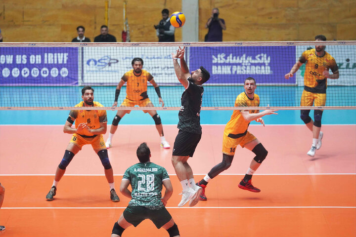 هداوندی فاش کرد: ستاره‌های بزرگ لیگ یکی یکی خداحافظی می‌کنند، رازین پلیمر به دنبال شگفتی در پلی‌آف!