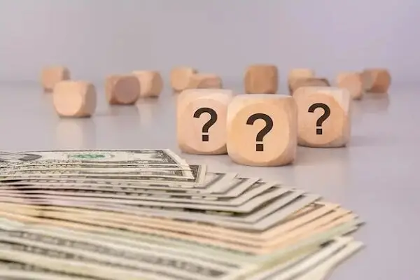 قیمت دلار و یورو جهش کردند؛ آیا بانک مرکزی به سمت بازاری شدن نرخ‌ها حرکت می‌کند؟