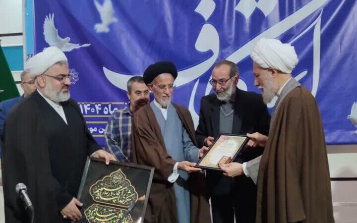 تقدیر ویژه از خادم برجسته مراسم معنوی اعتکاف در فارس؛ راز موفقیت این آیین باشکوه چیست؟