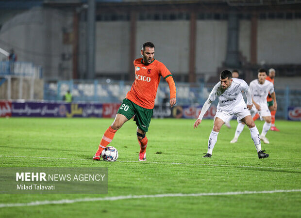 یک اخراج در نیمه اول بدون گل مس و فولاد