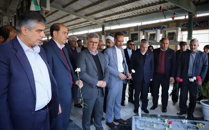 وزیر میراث فرهنگی با حضور در گلزار شهدای خمین، روح ایثار را زنده کرد!