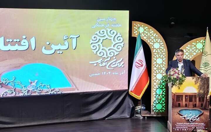 استاندار اعلام کرد: هر سال ۲۵۰ هزار نفر به دیدار بیت امام در خمین می‌روند!