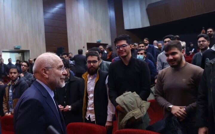 قالیباف در دانشگاه فردوسی مشهد؛ لحظه‌ای که دانشجویان نخبه با رئیس مجلس گفتگو کردند