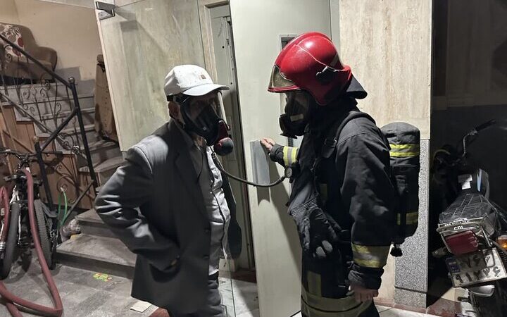 آتش‌سوزی مهیب در خانه متروکه پشت بیمارستان بوعلی؛ لحظه به لحظه تا مهار کامل!