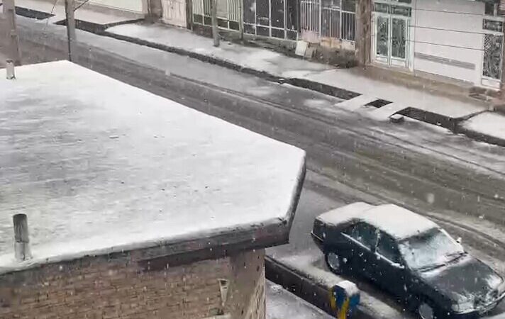 بارش برف در روستای قره‌بابا