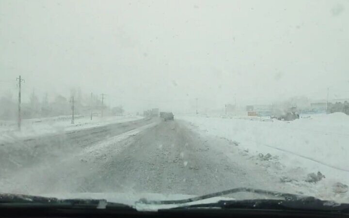 وضعیت تردد در جاده قدیم بستان‌آباد به تبریز درپی بارش برف