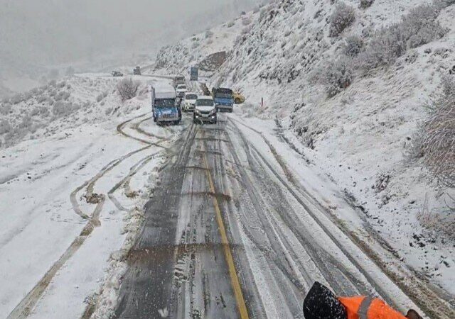 برف‌روبی و نمک‌پاشی محور مریوان- سقز