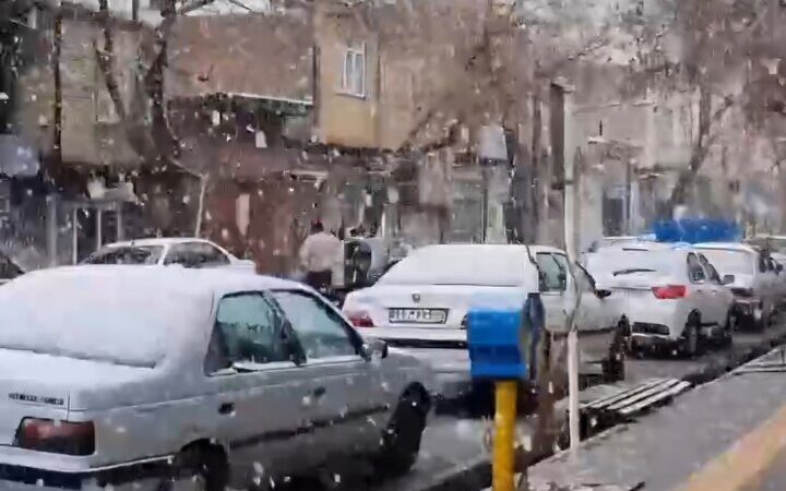 بارش برف چهره بستان‌آباد را سفیدپوش و زمستانی کرد