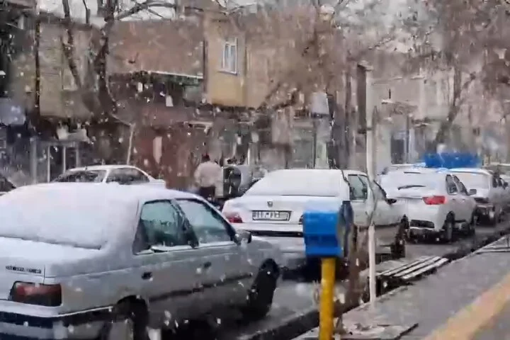 بارش برف چهره بستان‌آباد را سفیدپوش و زمستانی کرد