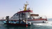 نجات جان ۱۱ گردشگر دریایی توسط شناور «ناجی ۱۶» در آب‌های جزیره کیش