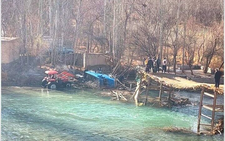 تنها پل معلق سامان بر روی رودخانه زاینده‌رود فرو ریخت