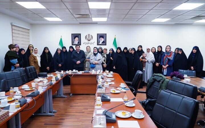 مخبر: بانوان در عرصه سیاست‌گذاری و اقتصاد دانش‌بنیان پیشرو باشند