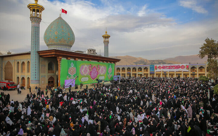 حماسه آفرینی بانوان شیرازی در گردهمایی عفاف و حجاب حرم شاهچراغ