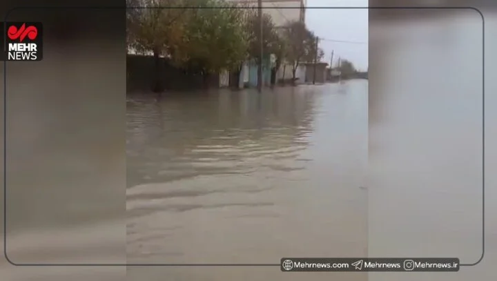 جاری شدن سیلاب در روستای آقاجان رومشکان