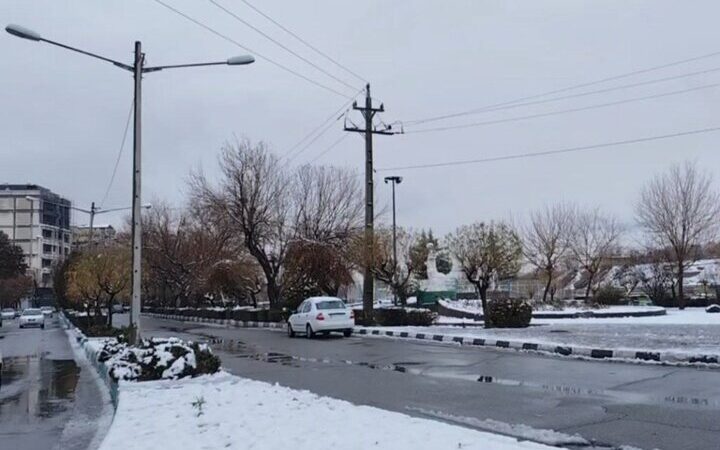 بارش برف سقز را در آغوش سفید خود فرو برد