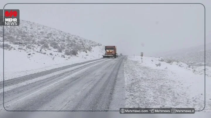 بارش برف در محور نورآباد-نهاوند