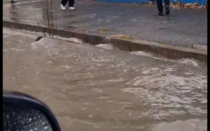 بارش باران و آبگرفتگی معابر در قروه