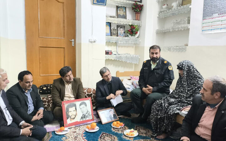 استاندار اصفهان در شب ولادت حضرت فاطمه(س) به دیدار مادر شهیدان محمدی رفت؛ لحظه‌ای پر از احترام و صمیمیت در قهدریجان