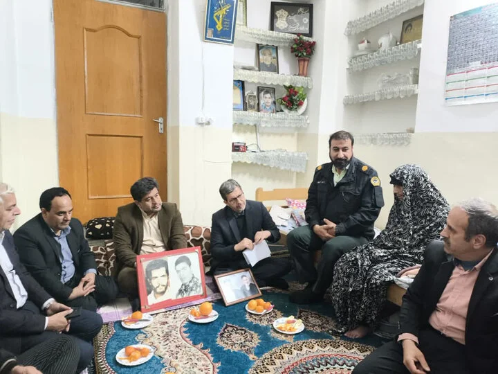 استاندار اصفهان در شب ولادت حضرت فاطمه(س) به دیدار مادر شهیدان محمدی رفت؛ لحظه‌ای پر از احترام و صمیمیت در قهدریجان