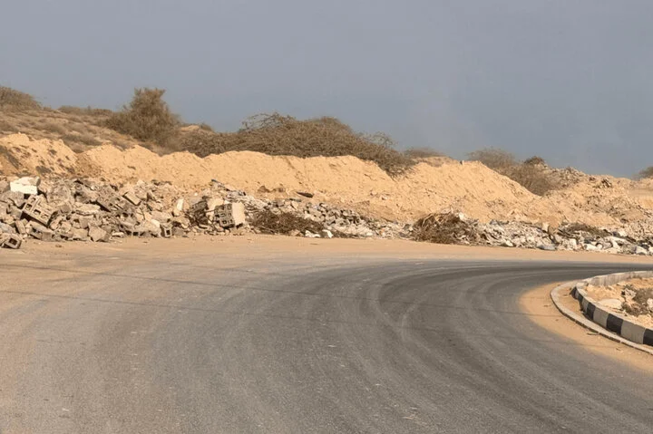 توقیف خودرو و هشدار جدی به متخلفان تخلیه نخاله در معابر قشم!