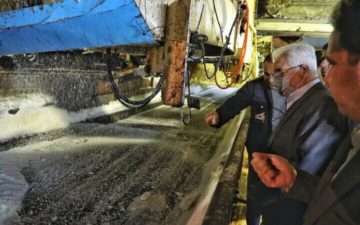 استاندار خراسان شمالی: کارخانه قند شیروان باید مسئولیت اجتماعی را جدی‌تر بگیرد!