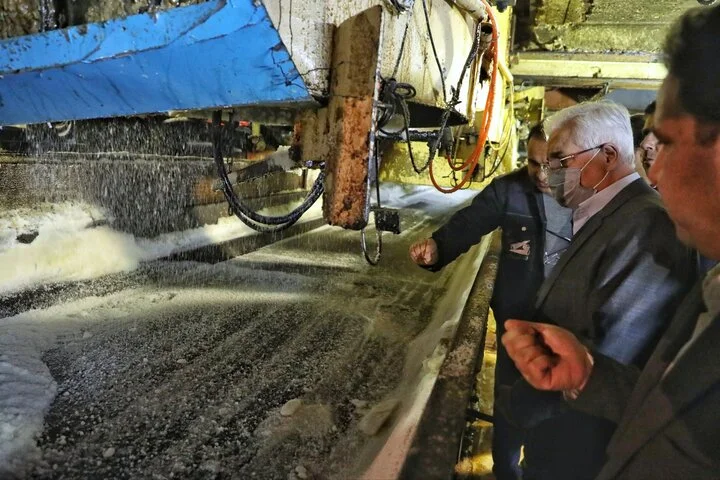 استاندار خراسان شمالی: کارخانه قند شیروان باید مسئولیت اجتماعی را جدی‌تر بگیرد!