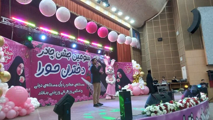 جشنی ویژه در کرمانشاه؛ ۴۸۴ دختر حورا با چادر، هویت دینی را جشن گرفتند