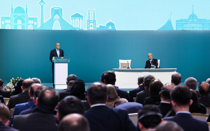 پزشکیان اعلام کرد: شبکه پایدار همکاری ایران و قزاقستان در راه است!