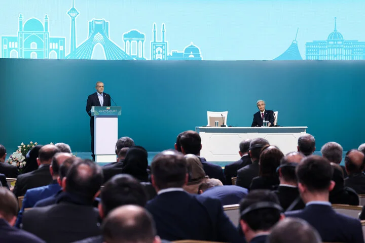 پزشکیان اعلام کرد: شبکه پایدار همکاری ایران و قزاقستان در راه است!